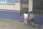 高中生偷偷給民警送冰粉 留紙條稱“盆明天來拿”