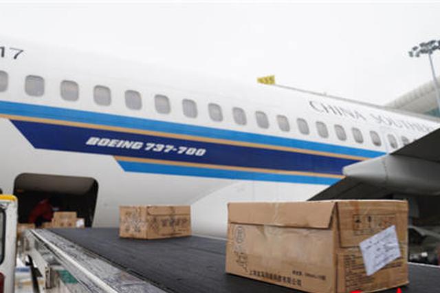 搭載小龍蝦和藕帶 第一架湖北農產品包機飛離武漢