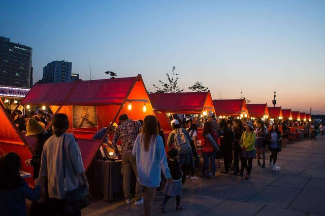 湖北一地發(fā)布公告：開放臨時夜市場 促進市民消費