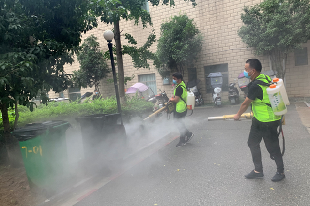 新洲區(qū)邾城街祥燕社區(qū)“硬核”消殺助力垃圾分類