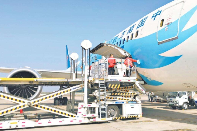 武汉天河机场海外货运航班开年猛增七成