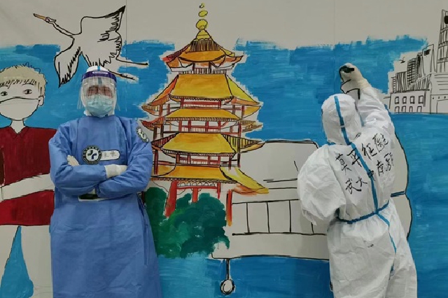 上海方艙患者用“涂鴉”為武漢援滬醫療隊送祝福