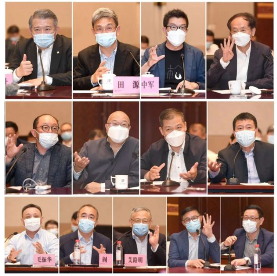 企业家们围绕城市发展短板、产业发展方向为武汉出谋划策、加油鼓劲。