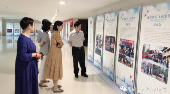 胡福先听取非遗工作情况介绍