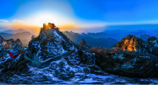 （残雪凝辉 张华田摄）