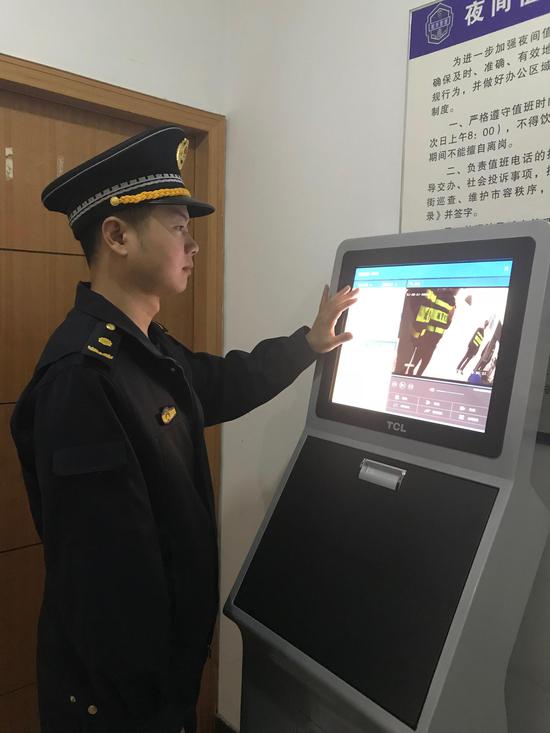 东西湖城管率先尝试数据采集站 提高执法信息