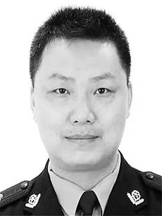 图为:陈伟生前证件照。(天门市公安局提供)