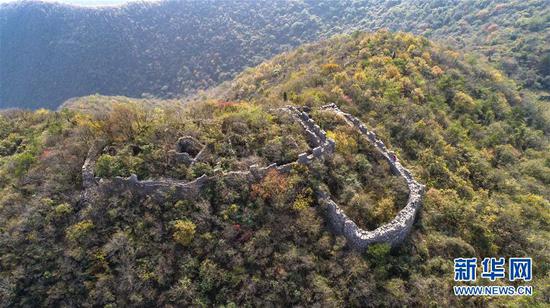 位于湖北省南漳县肖堰镇境内的古山寨——龙凤观寨（11月22日无人机拍摄）。