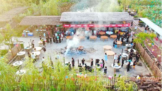 武汉生物工程学院“金秋宴”自助餐会现场炊烟袅袅