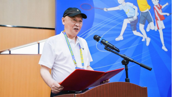 (咸宁市体育事业发展中心党组成员、副主任饶浩波致辞)