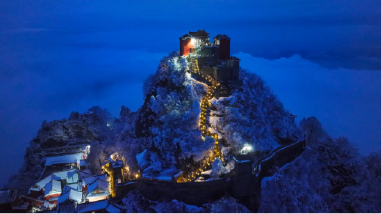 （疑是银河落九天 张芸摄）