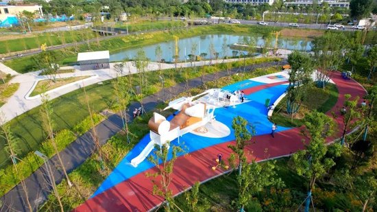 航空公园。（调蓄湖泊、下沉式绿地、透水铺装）