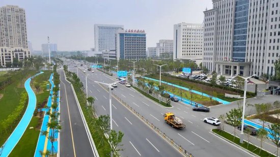 澴川路海绵化改造鸟瞰图。（市住新局 供图）