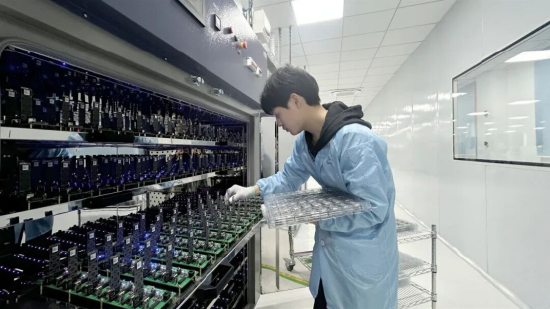 钜储电子生产车间。（资料图）