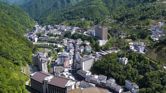 图/神农架木鱼镇全景