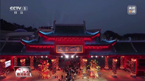 （CCTV-1《晚间新闻》以《以多元内容吸引游客深度走进武当、读懂武当》为题，聚焦《武当一梦》沉浸式演艺，展现文旅融合新场景。）