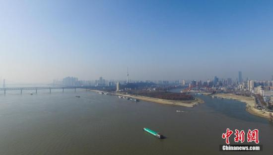 资料图:航拍武汉长江江景。中新社记者 张畅 摄