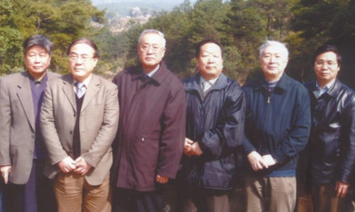 六院士合影。從左至右依次為張祖勛、劉經(jīng)南、寧津生、李德仁、陳俊勇、龔健雅。（資料圖片）