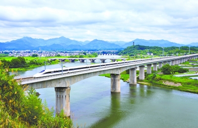 京沪高铁一大半都在桥上跑 铁四院供图