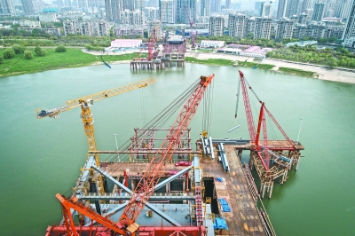 24日，正在建设的武汉江汉七桥 长江日报记者任勇 摄