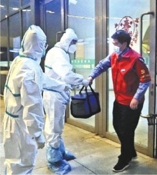 协和医院护心跑男接送心脏“出站”