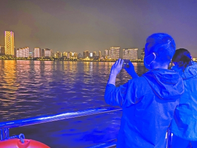 北京協(xié)和醫(yī)院援鄂醫(yī)療隊欣賞武漢夜景