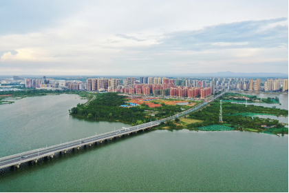 江北快速路大大拉近了阳逻新城至中心城区的距离 肖劲松 摄