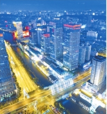 楚河汉街夜景 记者李子云 摄