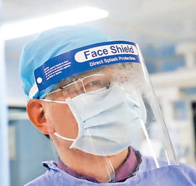 工作中的袁海涛