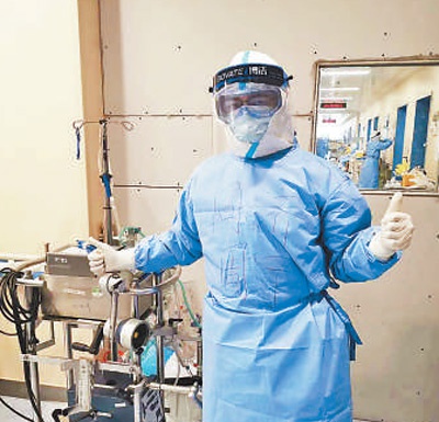 周宁在工作现场