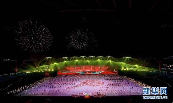 图为4月10日晚，湖北省第十六届运动会开幕式全流程预演现场。新华网发 王昌明摄