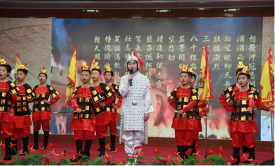 五(1)班的同学和家长带来《赋 韵》