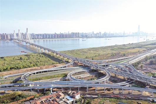 图为江北快速路与二七长江大桥的互通立交桥