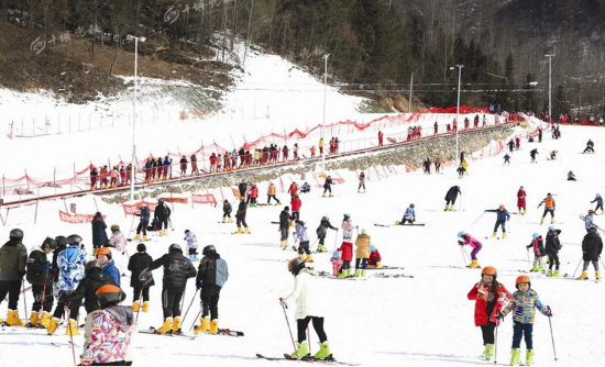 武当山国际滑雪场