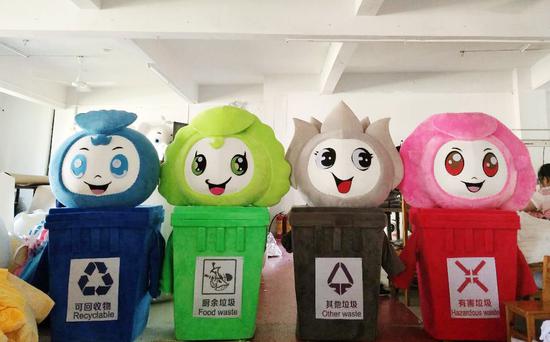 硚口城管制作的拟于宣传活动使用的大头娃娃(人偶)。