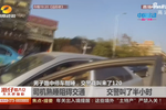 男子路中停車酣睡，交警竟叫來了120