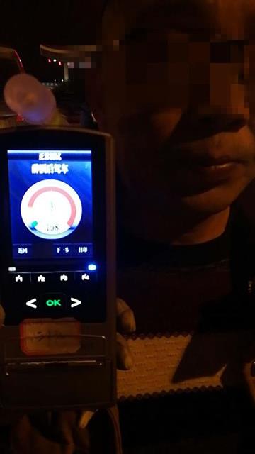 湖北男子醉驾上高速被查 惭愧称没给7岁儿子做
