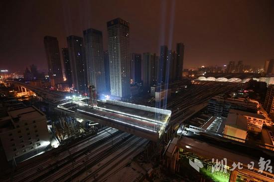 图为转体现场。湖北日报全媒记者倪娜 摄
