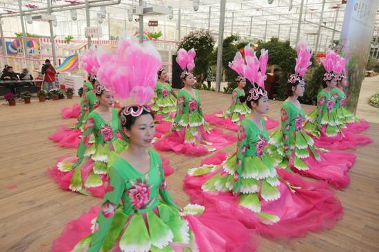 四季花海景区直通车开通仪式