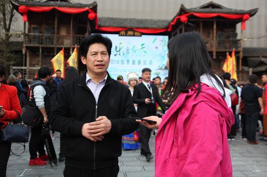 恩施州旅游委副主任胡福先接受采访