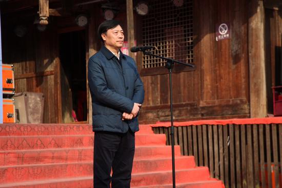 恩施市人大常委会主任刘凡宣布乐享春天品味恩施2018春季旅游活动正式开始