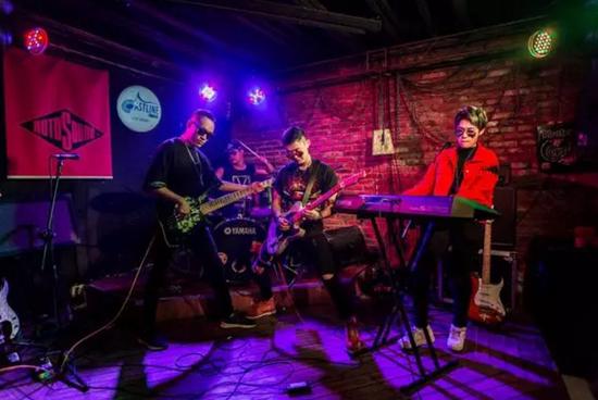 快乐男声冠亚军周末武汉等你 欢乐谷唱响圣诞