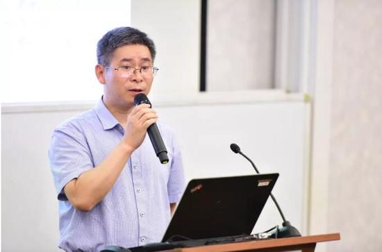 (上海市卫计委规划发展处处长徐崇勇)