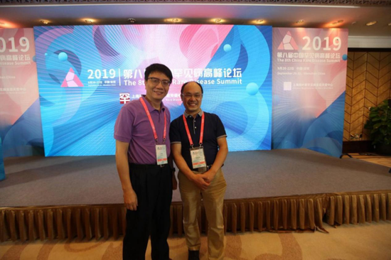 谭跃球(右),医学博士,中信湘雅生殖与遗传专科医院遗传中心主任,与祁鸣教授合影