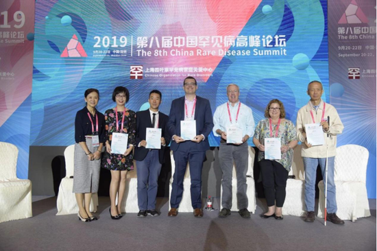 嘉宾合影,左起:Jane Cai、隆琳、陈功盛、Scott T. Williams、Anthony Micheal Gleason、Fiona WARDMAN、曾建平
注: Anthony Micheal Gleason,KCNQ2 CURE Alliance负责人,美国