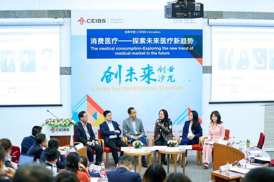 圆桌嘉宾(从左至右):蔡江南教授、王炜、塔尔盖、边琼霞、孙晓怡、郑涵文