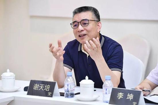活动现场谢天培在发言