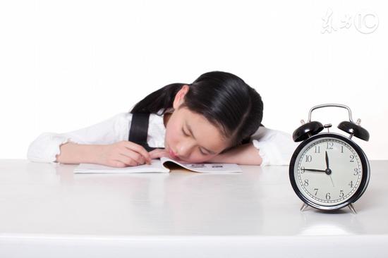 不按时睡觉影响智商