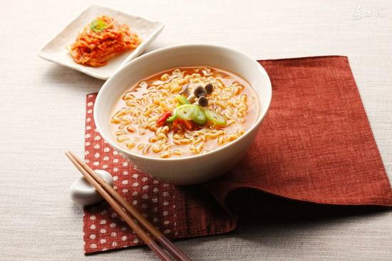 中国方便面销量断崖式下滑是何原因?