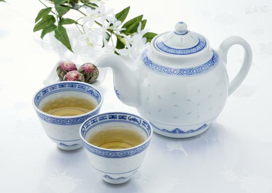 三类人一定要少喝茶
